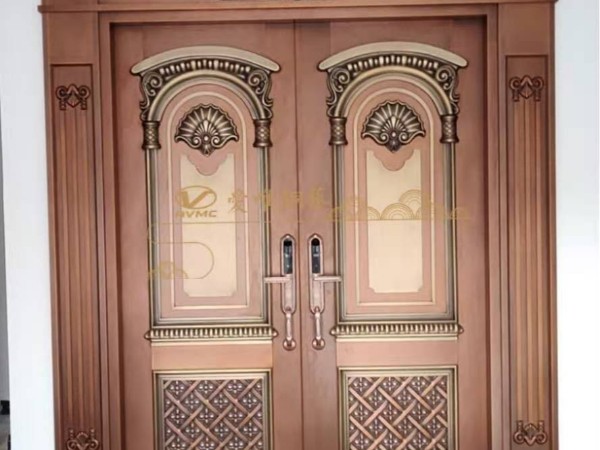 廣東銅門廠家愛唯銅藝——清遠(yuǎn)徐總銅門樣品門安裝