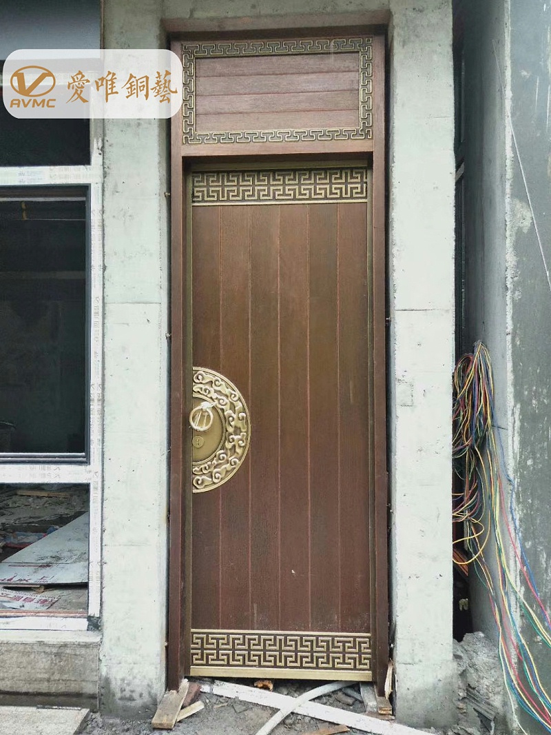 愛(ài)唯銅門(mén)