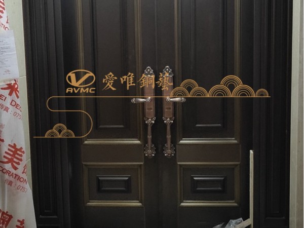 廣東銅門廠家愛唯銅藝——?jiǎng)e墅入戶銅門簡約銅門