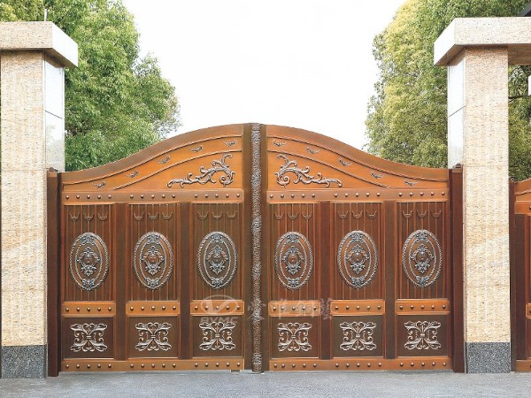 真銅門廠家需要堅(jiān)持誠(chéng)信經(jīng)營(yíng)的態(tài)度