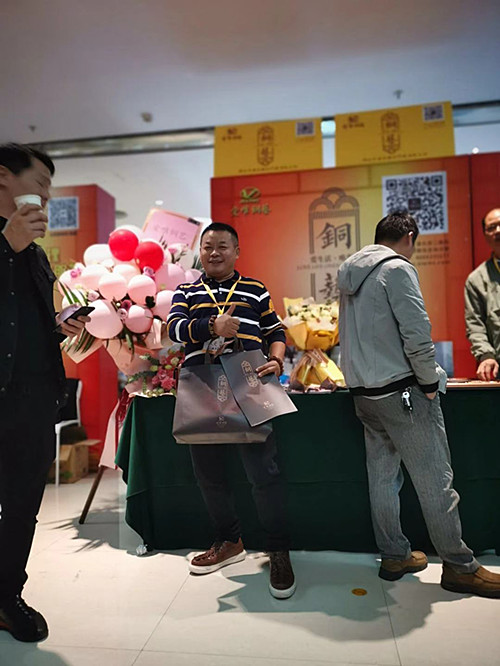 愛(ài)唯銅門銅兿