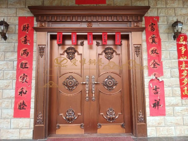 佛山銅門廠家定制別墅銅門的長(zhǎng)期發(fā)展與創(chuàng)新